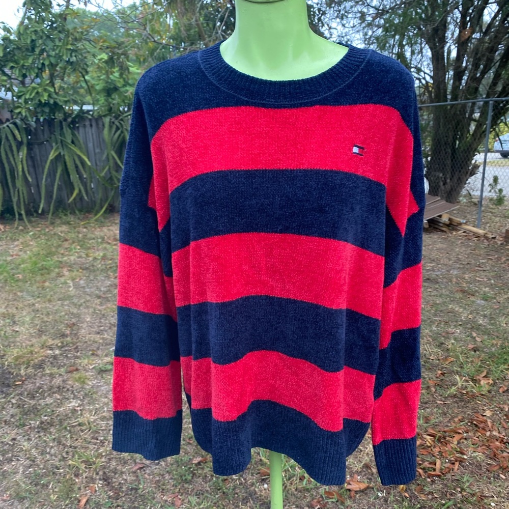 Tommy Hilfiger V-Neck Sweater Size M NWT
